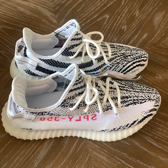 BRAND NEW Yeezy Boost 350 V2 - Picture 3 of 10